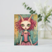 愛らしいエイリアンレディーミックスメディアコラージュ ポストカード (スタンド正面)