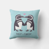 愛らしいキスするペンギン、生涯の伴侶 クッション (裏面)