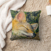 愛らしいキツネがクローズアップ写真を眠る クッション (ブランケット)