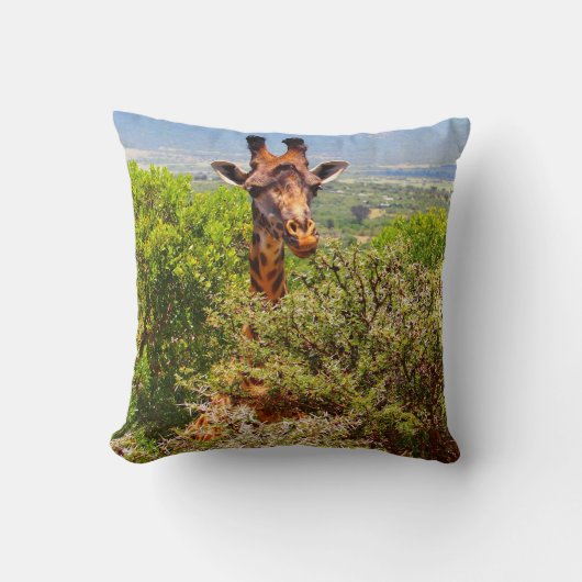 愛らしいキリンが木々の上で頭を突き出した クッション (正面)