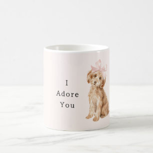 愛らしいクリーム色の犬のピンクのリボン コーヒーマグカップ