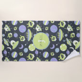 愛らしいグリーンエイリアン宇宙船UFO子供 ビーチタオル (正面)