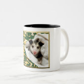 愛らしいスウィートベビーオポッサム ツートーンマグカップ (正面右)