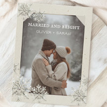愛らしいスノーフレークの「married and bright」カップルフォトカード