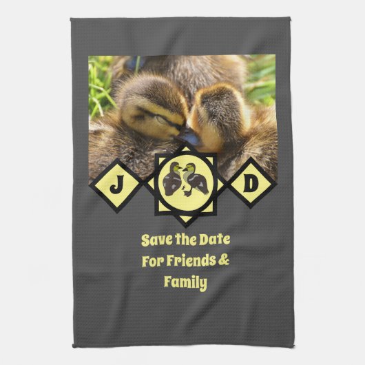 愛らしいツインダクリングスモノグラム写真 キッチンタオル (縦)