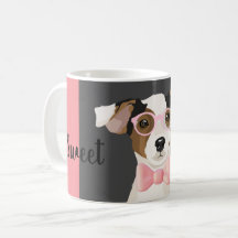 愛らしいテリア犬の眼鏡と蝶ネクタイ