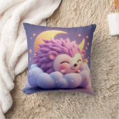 愛らしいハリネズミが雲の上で眠る クッション (ブランケット)