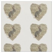 愛らしいバニー大動物の中に座ってハート ファブリック (クローズアップ)