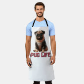 愛らしいパグの犬 Pug Life エプロン (着用した状態)