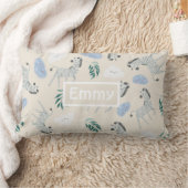 愛らしいパステルサファリモノグラムの子供部屋ピンク ランバークッション (ブランケット)