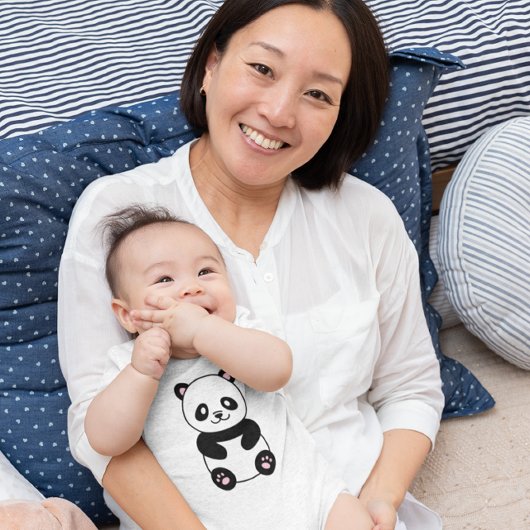 愛らしいパンダのぬいぐるみ（表と裏） ベビーボディスーツ