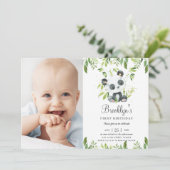 愛らしいパンダの緑1歳の誕生日パーティー写真 招待状 (スタンド正面)