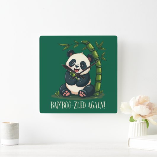 愛らしいパンダ抱き竹かわいい漫画の緑 スクエア壁時計 (ホーム)