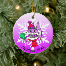 愛らしいパーソナライズされたおばあちゃんサメとスノーフレーク セラミックオーナメント