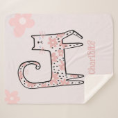 愛らしいピンクの花柄の猫「Think Pink」 シェルパブランケット (正面(横))