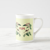 愛らしいピンクの芽と鳥が枝に咲く母 ボーンチャイナマグカップ (右)