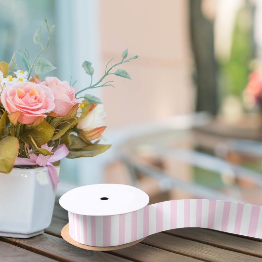 愛らしいピンクストライプのの赤ちゃんシャワー サテンリボン