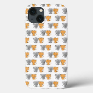 愛らしいファンタジーなオレンジとグレーの子猫たち iPhone 13ケース