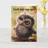 愛らしいフクロウが「ハッピーバースデー」と言う カード (黄色い花)