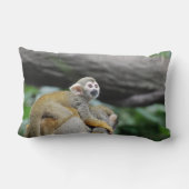 愛らしいベビーのリスザル ランバークッション (裏面)