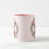 愛らしいベビーパンダのクマと花 マグカップ (中央)