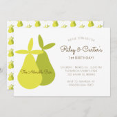 愛らしいペアツインズ誕生日イエローグリーンパール 招待状 (正面/裏面)