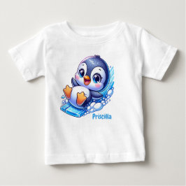 愛らしいペンギンが氷の上を滑る ベビーTシャツ