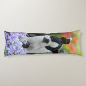 愛らしいボストンテリア犬のかわいい子犬 ボディピロー (裏面)