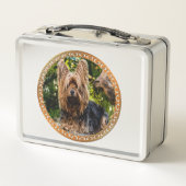 愛らしいヨークシャーの茶色と黒のテリア メタルランチボックス (裏面)