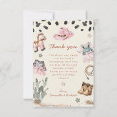 愛らしいリトル女性のカーボーイは途中の女の子の赤ちゃんシャワー サンキューカード (正面)