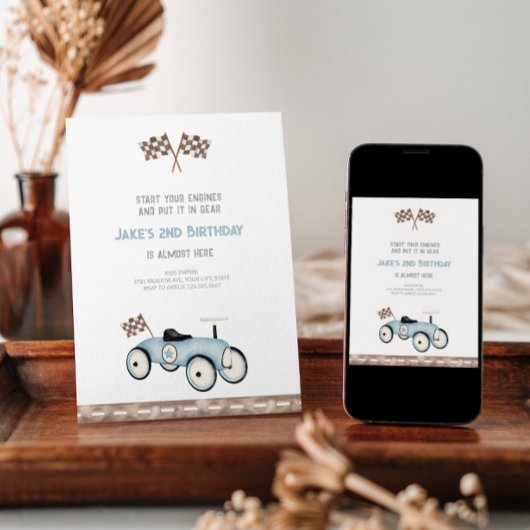 愛らしいレトロレースカー誕生日招待状 招待状