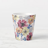 愛らしいヴィンテージピンクのオレンジ色の菊 カフェラテマグ (正面)