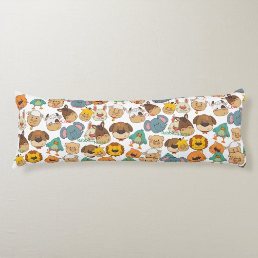 愛らしい動物農場の牛は、豚の子供を白うさぎする ボディピロー (正面)