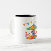 愛らしい回転木馬誕生日 ツートーンマグカップ (正面左)