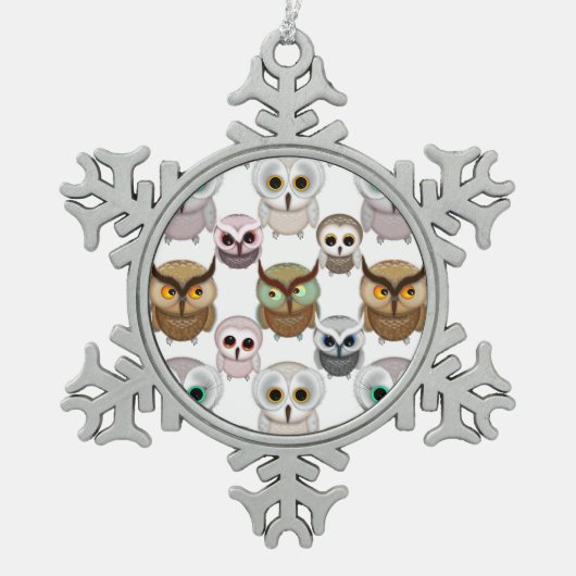 愛らしい図解入りの、写真付きのOwlsパターン スノーフレークピューターオーナメント (正面)