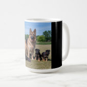 愛らしい子犬とカスタマイズ可能なドイツの羊飼い コーヒーマグカップ (正面右)