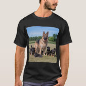 愛らしい子犬とカスタマイズ可能なドイツの羊飼い Tシャツ (正面)