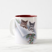 愛らしい子犬のクリスマスの訪問者 ツートーンマグカップ (正面左)