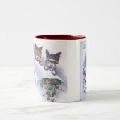 愛らしい子犬のクリスマスの訪問者 ツートーンマグカップ (中央)