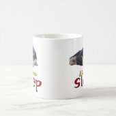 愛らしい子犬のワードアートを眠りたい コーヒーマグカップ (中央)