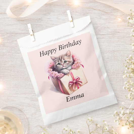 愛らしい子猫を箱に入れた誕生日 フェイバーバッグ (クリップ留めされた状態)