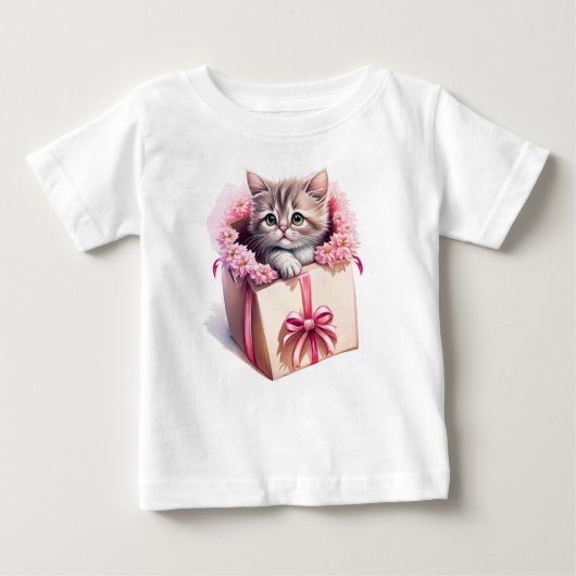 愛らしい子猫を箱に入れた誕生日 ベビーTシャツ (正面)