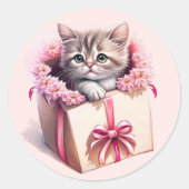 愛らしい子猫を箱に入れた誕生日 ラウンドシール (正面)
