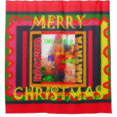 愛らしい明るいクリスマスの喜びに満ちた世界がそこにある シャワーカーテン (正面)