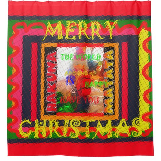 愛らしい明るいクリスマスの喜びに満ちた世界がそこにある シャワーカーテン (正面)