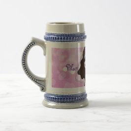 愛らしい最初の聖餐式ブルネットの女の子の名前 ビールジョッキ