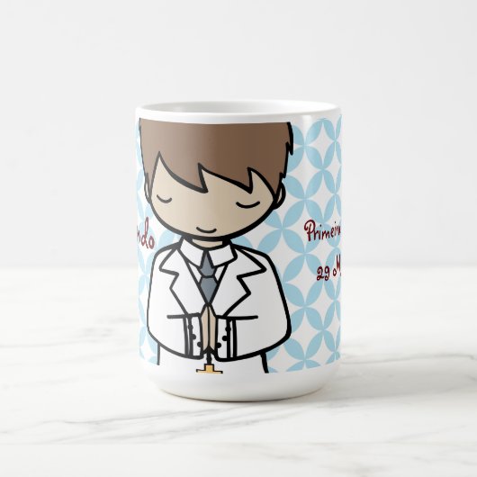 愛らしい最初聖餐式のブルネットの男の子 コーヒーマグカップ (中央)