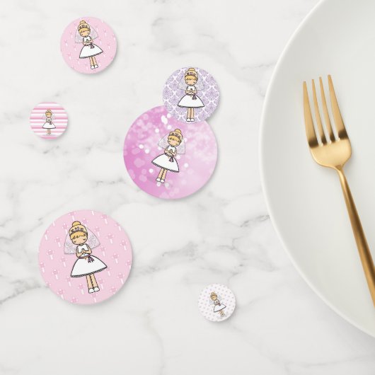 愛らしい最初聖餐式の小さな女の子 コンフェッティ (グループ)