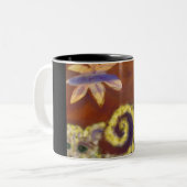 愛らしい毛皮で覆われた猫のコーヒー・マグ ツートーンマグカップ (正面左)