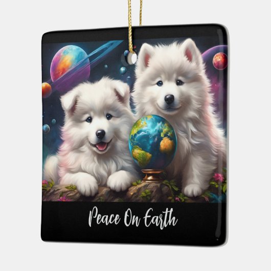 愛らしい毛羽立ったサモイの子犬たち、地球の平和 セラミックオーナメント (左)